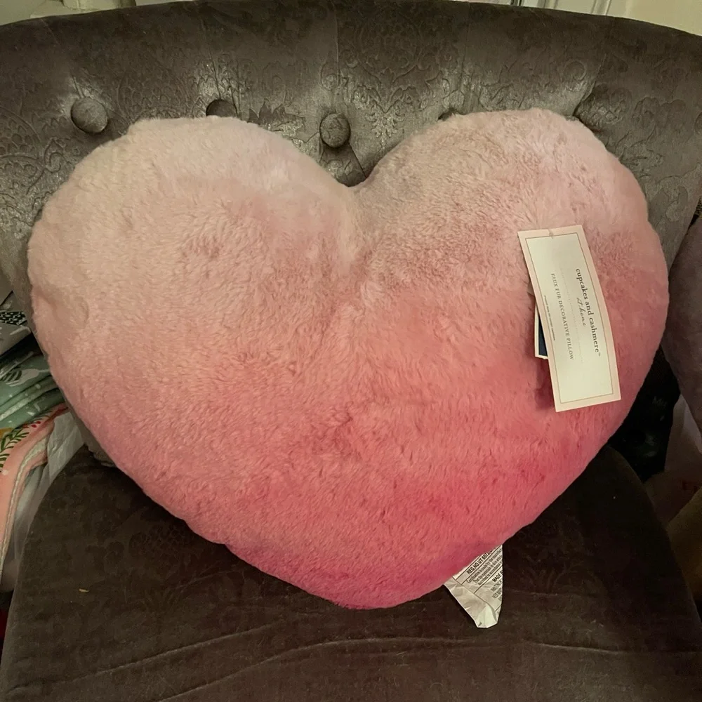 Valentine Heart Ombré Pink Plush Pillow 🩷 cupcakes & Cashmere  NWT